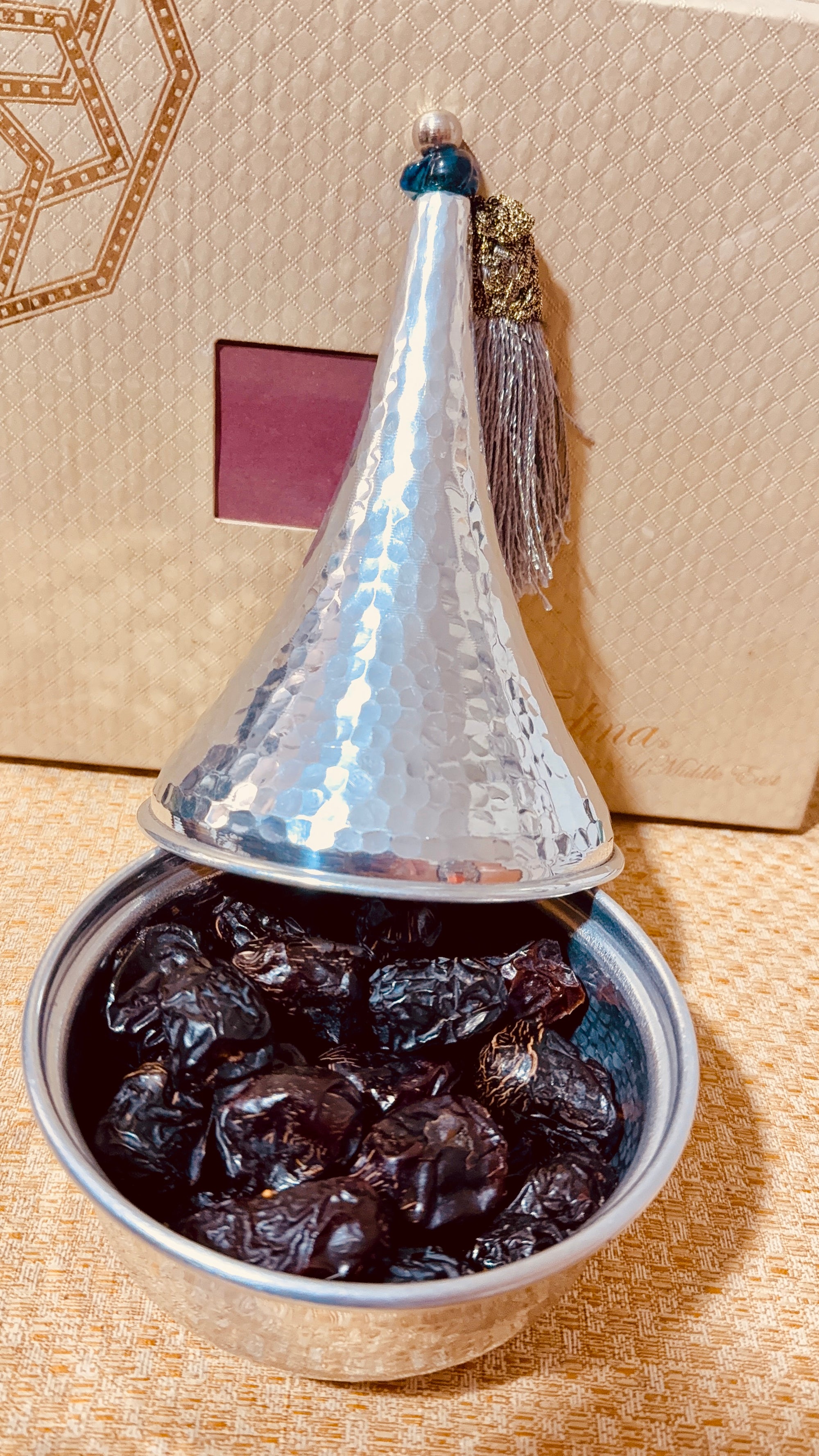 Dates : Ajwa  &  Medjoul