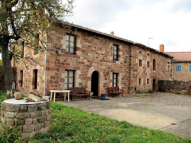 Stone house in Valderredible