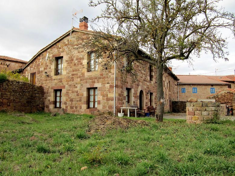 Stone house in Valderredible