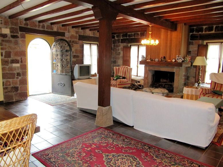 Stone house in Valderredible